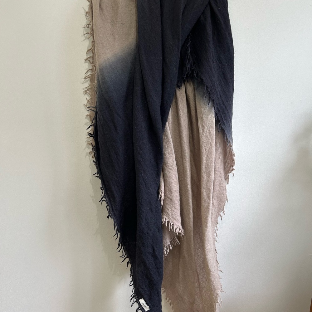 Elegant Two-Tone Throw Blanket